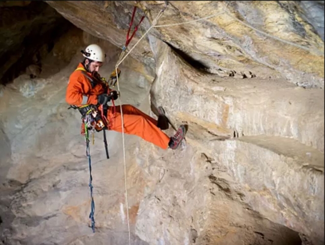  Discesa della grotta 