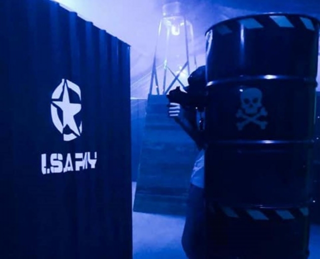  Camouflé dans le jeu de laser 