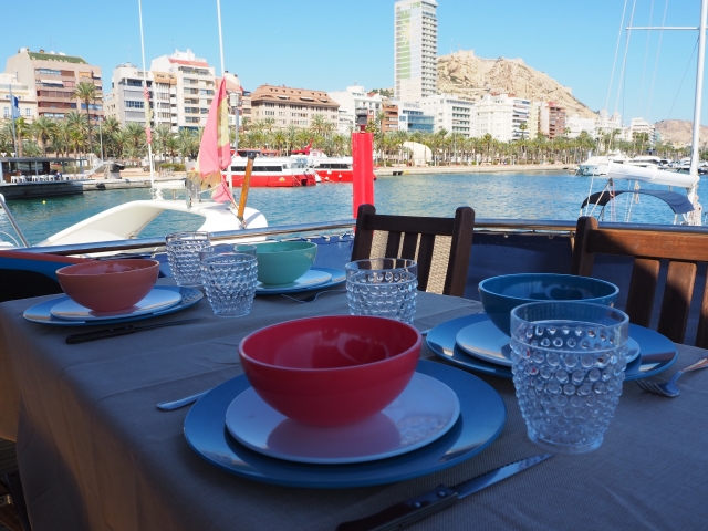 Paseo en yate con desayuno 
