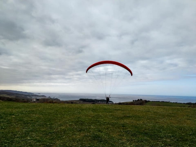 e-19757561-parapente-frente-a-la-costa-vasca16221029321769.jpg