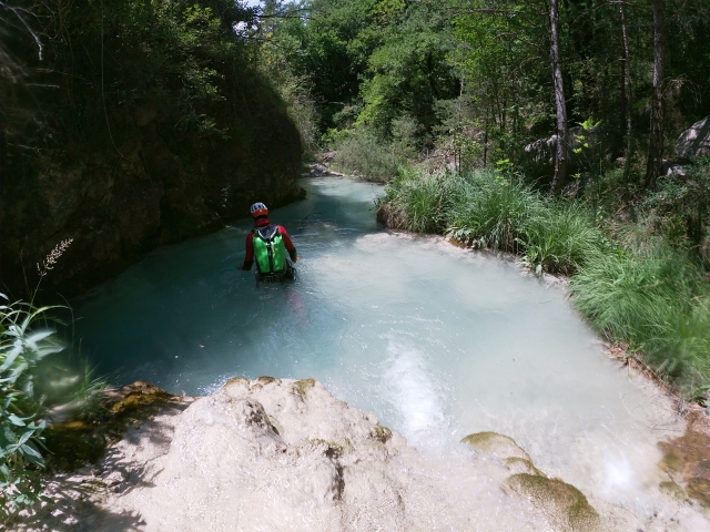 Atravesando la poza de barranco