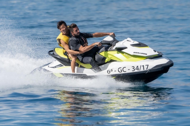 Amigos en la moto de agua por Fuerteventura