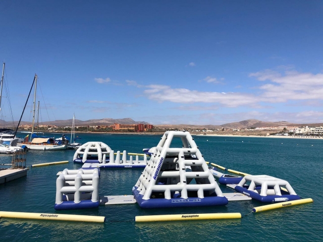 Parque acuático hinchable en Caleta Fuste