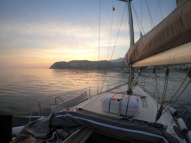 Anochecer desde un velero