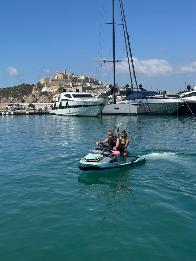 Opinión de Raquel sobre Alquiler jetski sin licencia Marina Botafoch 1 día