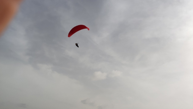 e-19758678-parapente-visto-desde-tierra16341148975700.jpg