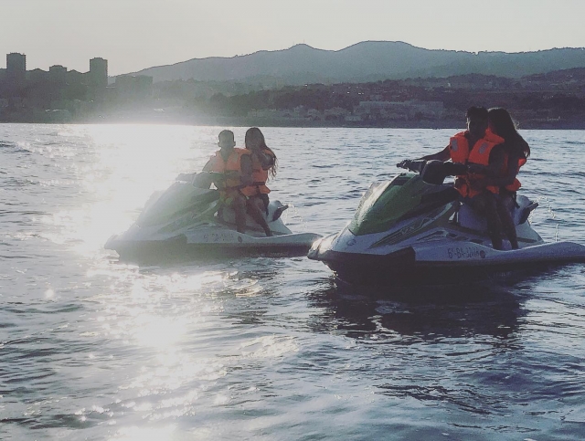  Giro della costa su una moto d'acqua