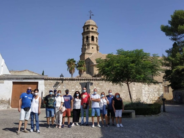 El grupo detrás de la Plaza de Santa Maria