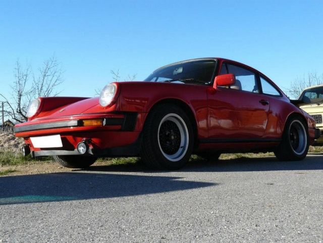 Porsche clásico rojo