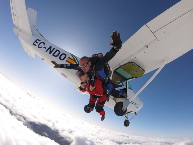 saltando desde la avioneta