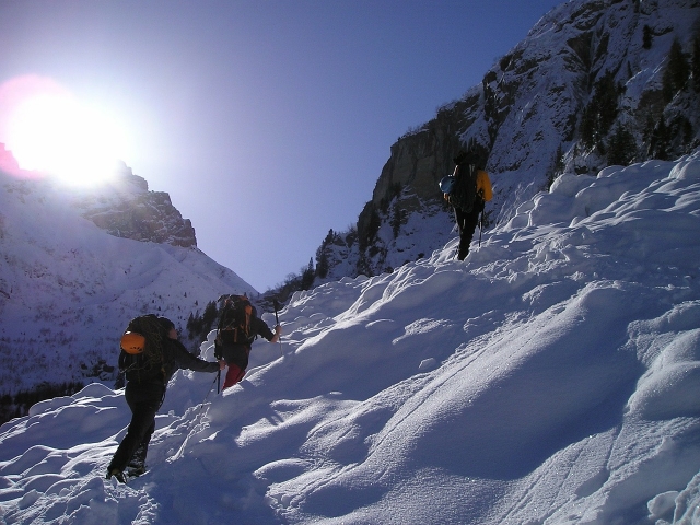  Scalata in montagna con le ciaspole 