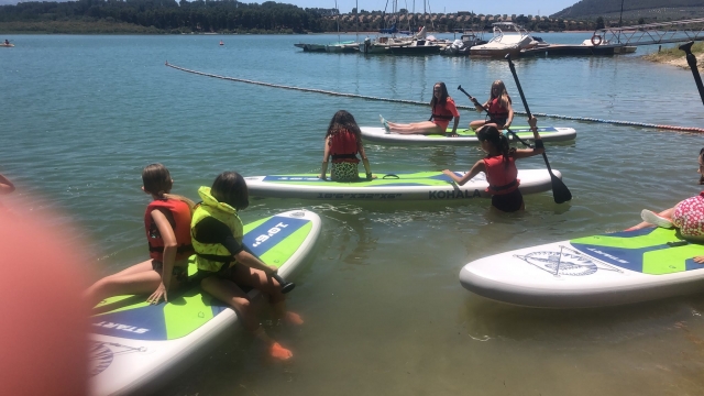 Practicando paddle board