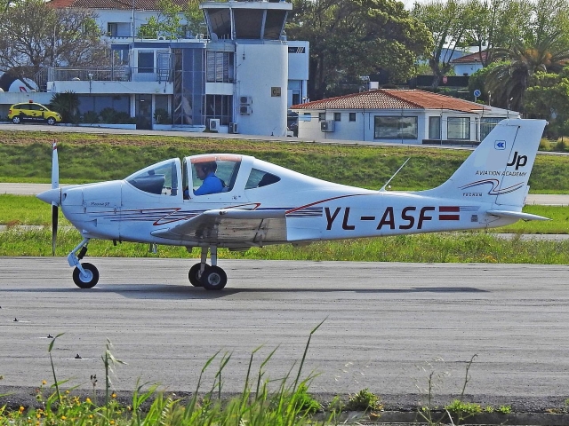 Fly with our pilots 