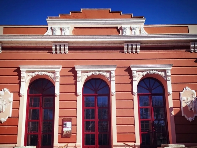 Puerta del antiguo casino