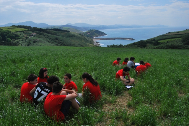  Walk in the countryside to breathe fresh air 