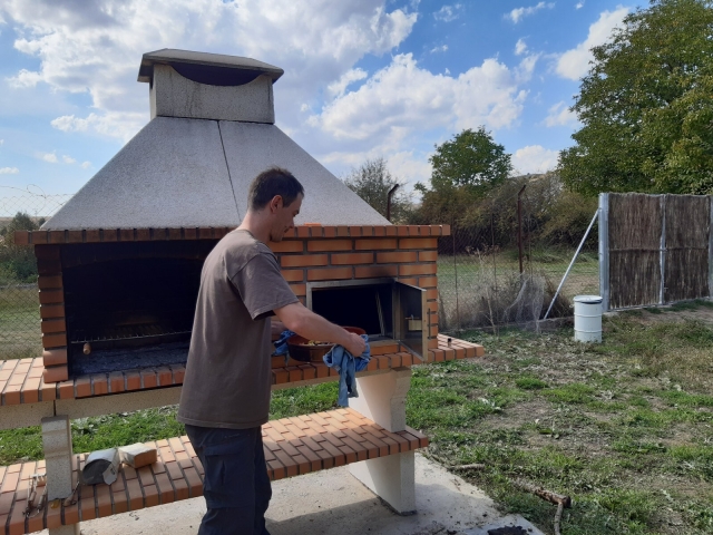  Preparing the barbecue 