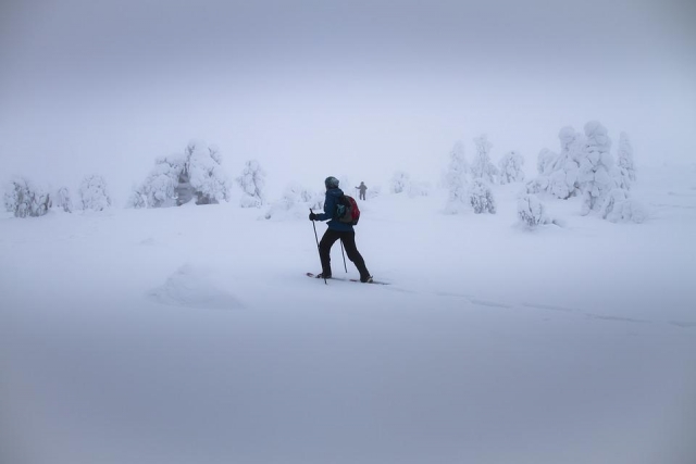  Enjoying the snowshoe experience 