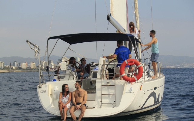  Passeio de barco em grupo 