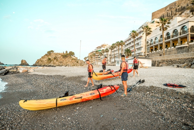 Alquila un kayak biplaza en Almuñécar