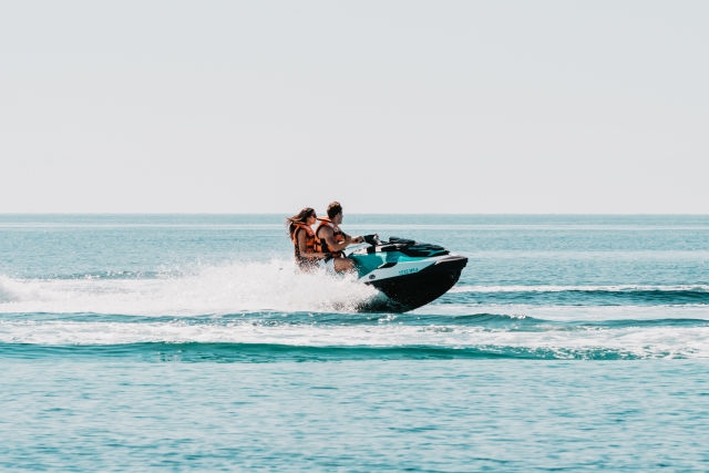  The engines of a boat roaring 