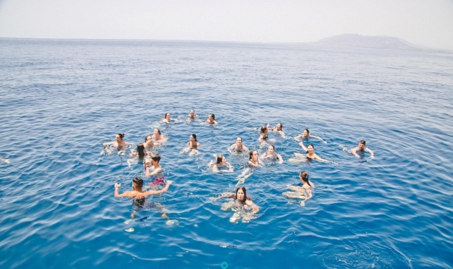 Bañándose en el Mediterráneo 