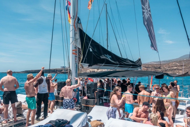  Party Boat Utopia 