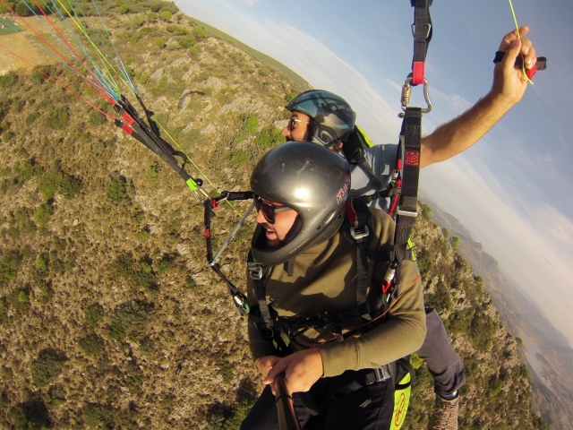 Realizando giros en parapente