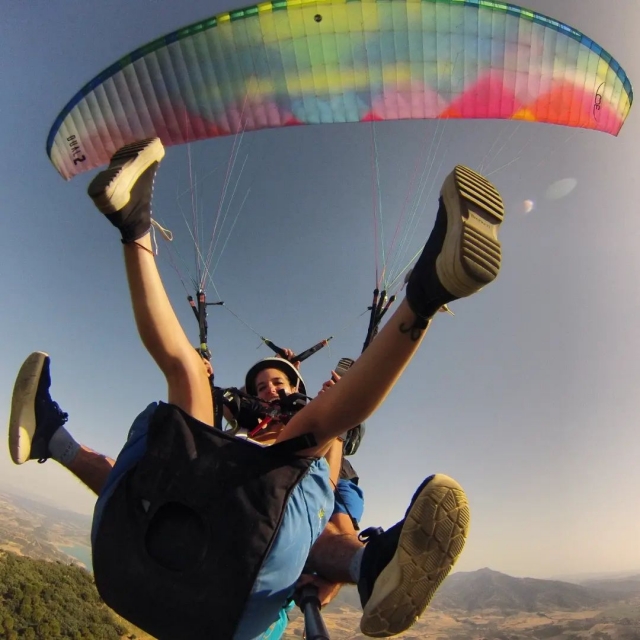Divirtiéndose con el parapente
