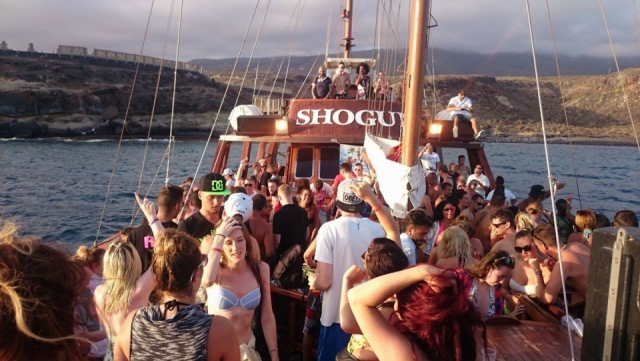  S'amuser sur le bateau de fête 