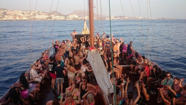  Tout le monde danse sur le bateau 