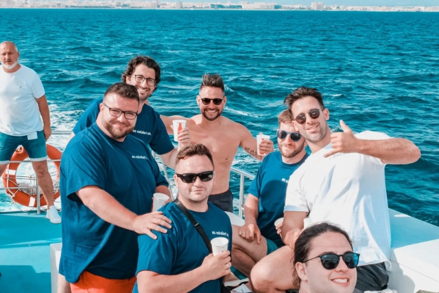  Ein vollwertiges Partyboot genießen 
