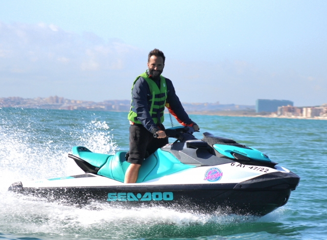 Ven a divertirte en moto de agua