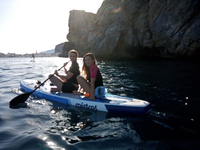 Disfrutando de kayaks por el mar
