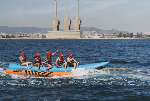 Bateau banane à Badalona 