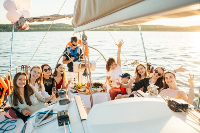  Promenade en bateau entre amis