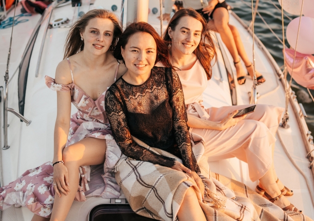 Promenade en bateau entre amis 