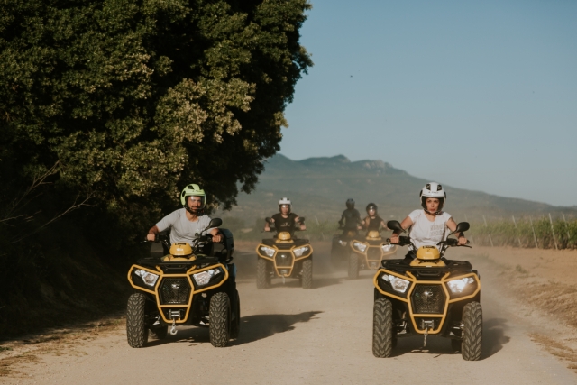  Soulever la poussière avec les quads 