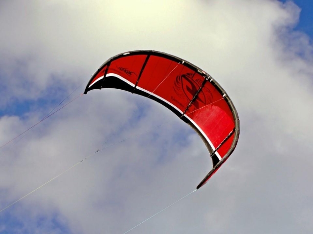  Kitesurfing 
