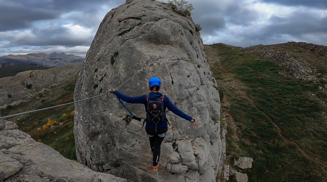  Overcoming the suspension bridge of the via ferrata 