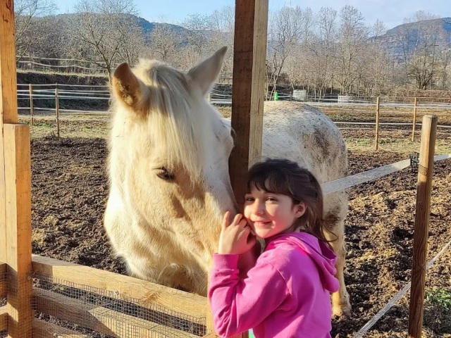  Ragazza con la sua grande amica 