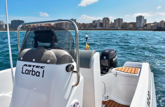 Paseo en barco por la costa de Gijón