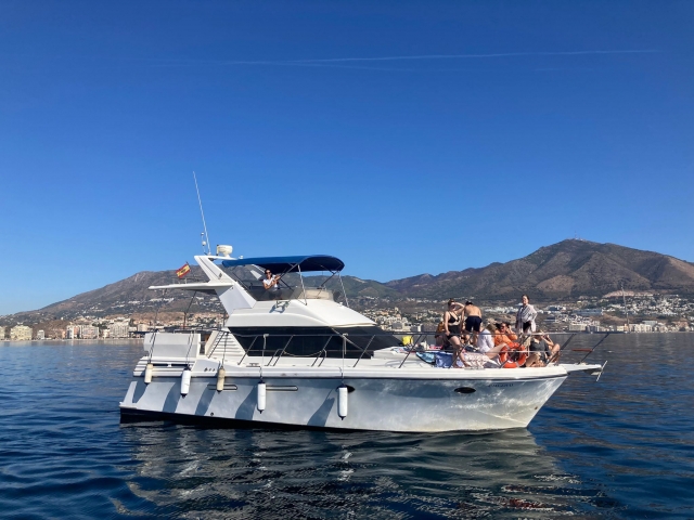 Navega por el Mediterráneo