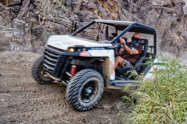  Buggy auf den Offroad-Wegen 