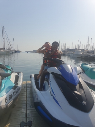 res_o-65360-motos-de-agua_de_ada-valls-alvarez_dd9544e2-23ae-4496-96f0-7fcdaf885bff_17552853368960.jpeg