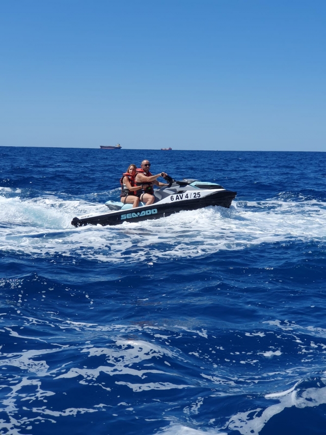 Opinião de Elisabet sobre Rota de jet ski pela Platja del Miracle, 30min + fotos