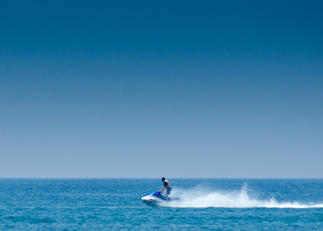  Splashing water with jet skis 