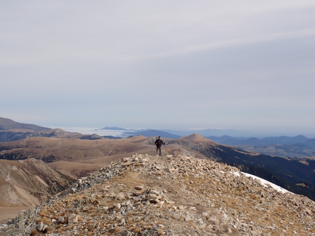  Itinéraire de randonnée à travers les montagnes des Pyrénées 