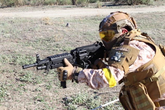 Apuntando con la marcadora de airsoft