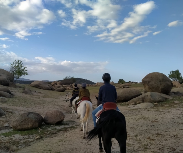  Itinéraires équestres à travers la vallée d'Iruelas 