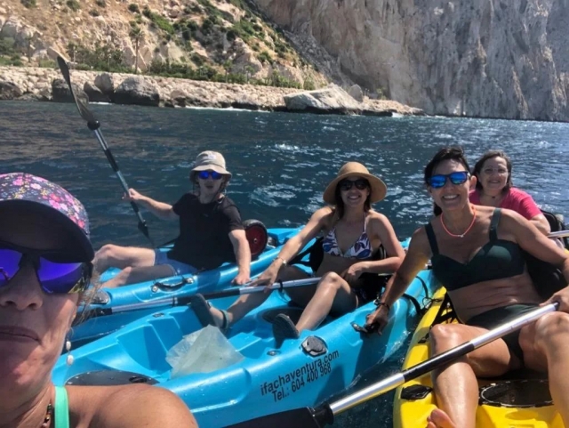  Itinerario in kayak attraverso il Peñón de Ifach 